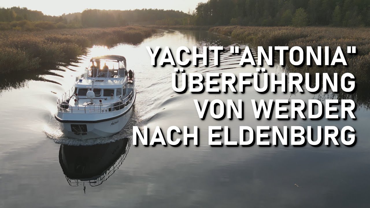 Yachtüberführung mit Tommy: Fahrt am Steuerrad in der Abenddämmerung — Thumbnail